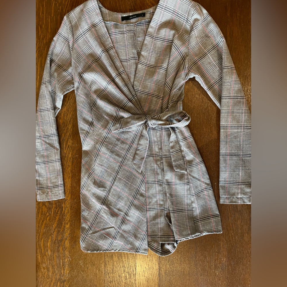Gray long sleeve romper - small